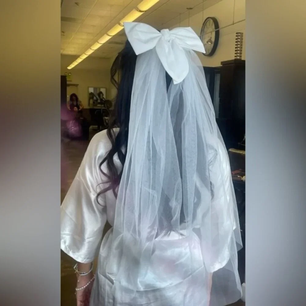 White Bow Veil With Attached Clip 🔥🔥💕💕 New - Picture 8 of 9